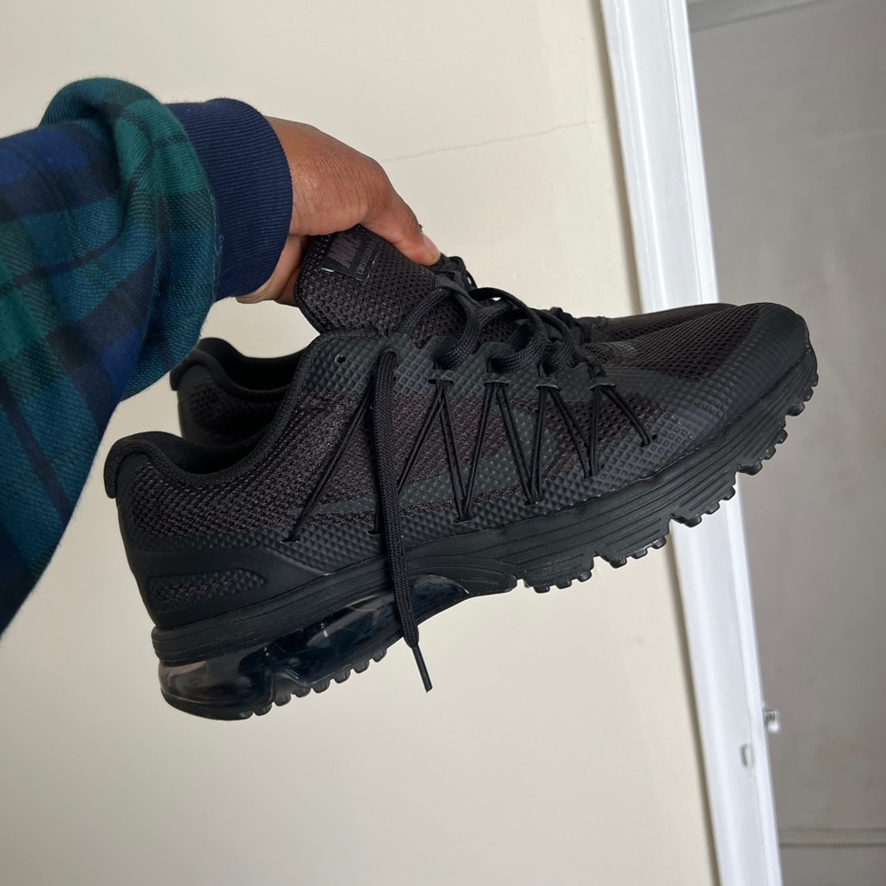 Barely worn Nike sneakers